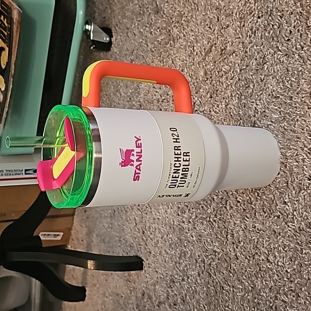 STANLEY WHITE NEON 40 OZ TUMBLER